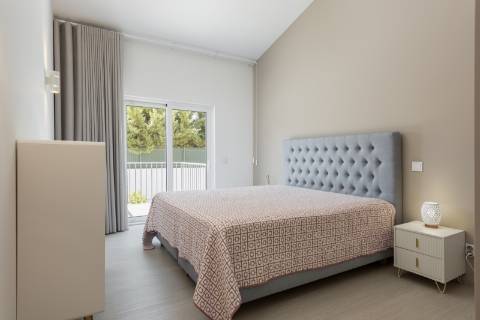 Moradia renovada V3 +1 com piscina privada - Branqueira