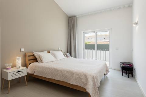 Moradia renovada V3 +1 com piscina privada - Branqueira