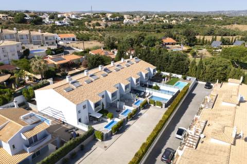 Moradia renovada V3 +1 com piscina privada - Branqueira