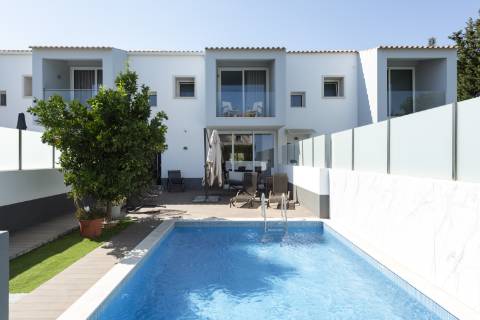 Moradia renovada V3 +1 com piscina privada - Branqueira