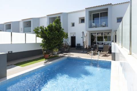 Moradia renovada V3 +1 com piscina privada - Branqueira