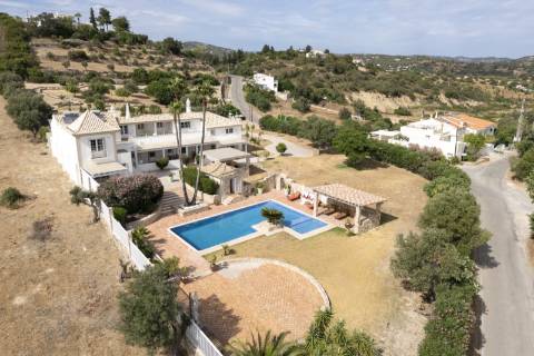 Moradia de Prestígio com 7 Quartos em Santa Bárbara de Nexe