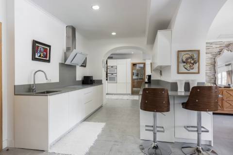 Moradia de Prestígio com 7 Quartos em Santa Bárbara de Nexe