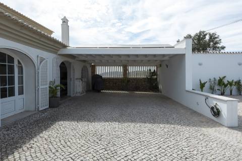 Moradia de Prestígio com 7 Quartos em Santa Bárbara de Nexe