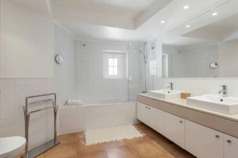 Moradia de Prestígio com 7 Quartos em Santa Bárbara de Nexe