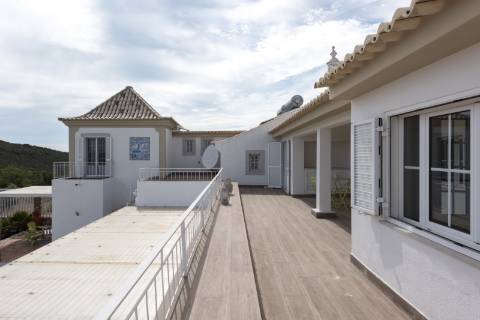 Moradia de Prestígio com 7 Quartos em Santa Bárbara de Nexe