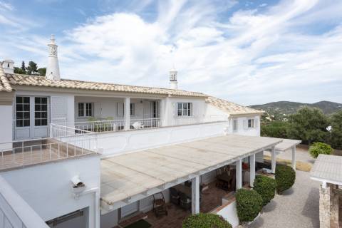 Moradia de Prestígio com 7 Quartos em Santa Bárbara de Nexe