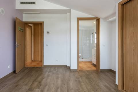 Moradia de Prestígio com 7 Quartos em Santa Bárbara de Nexe