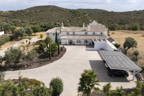 Moradia de Prestígio com 7 Quartos em Santa Bárbara de Nexe
