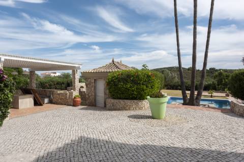 Moradia de Prestígio com 7 Quartos em Santa Bárbara de Nexe