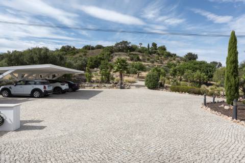 Moradia de Prestígio com 7 Quartos em Santa Bárbara de Nexe