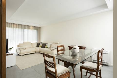 Moradia nova geminada V3 em condomínio privado - Vilamoura