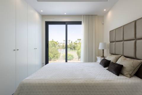 Moradia nova geminada V3 em condomínio privado - Vilamoura