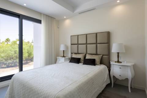 Moradia nova geminada V3 em condomínio privado - Vilamoura