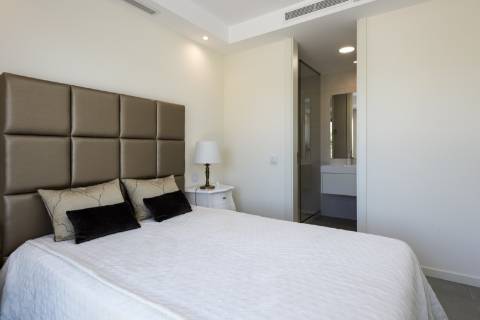 Moradia nova geminada V3 em condomínio privado - Vilamoura