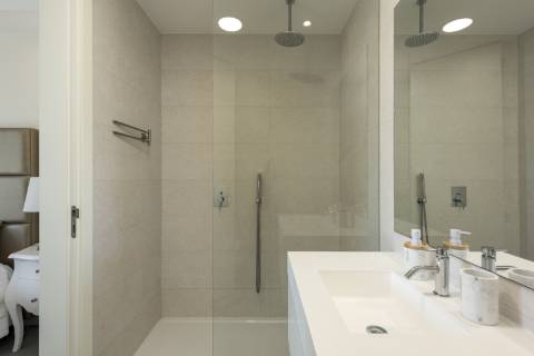 Moradia nova geminada V3 em condomínio privado - Vilamoura