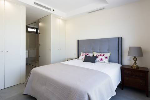 Moradia nova geminada V3 em condomínio privado - Vilamoura