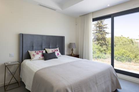 Moradia nova geminada V3 em condomínio privado - Vilamoura