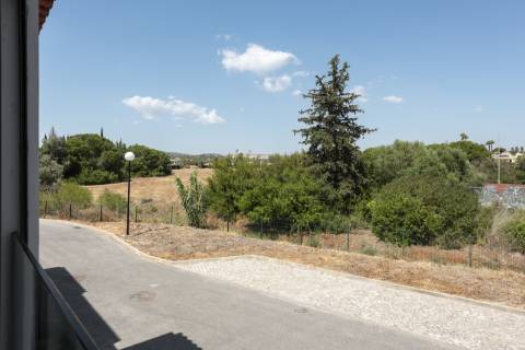 Moradia nova geminada V3 em condomínio privado - Vilamoura