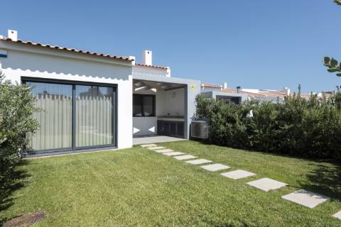 Moradia nova geminada V3 em condomínio privado - Vilamoura