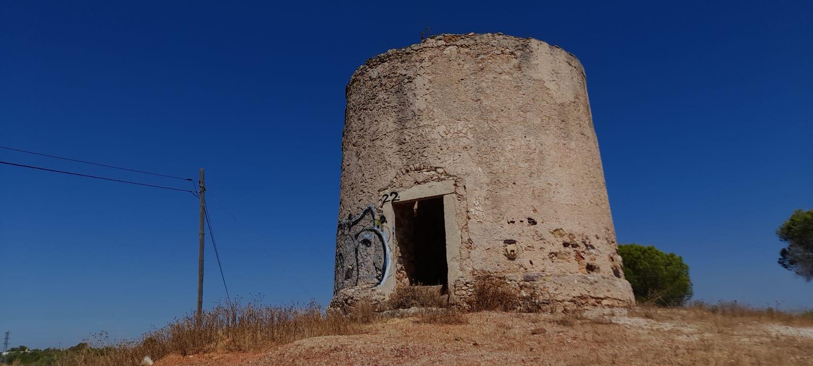 Terreno com moinho - Albufeira