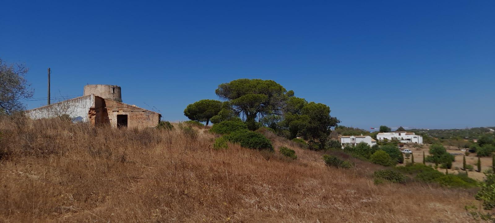 Terreno com moinho - Albufeira