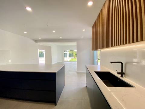 Casa Contemporânea de luxo V3 + 1 - Vilamoura