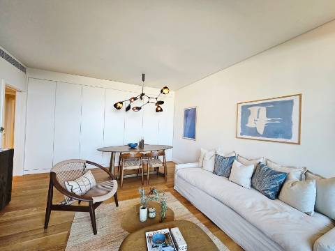 Novo apartamento T2, frente mar - Quarteira