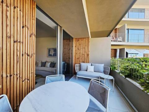 Novo apartamento T2, frente mar - Quarteira