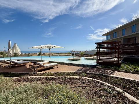 Novo apartamento T2, frente mar - Quarteira