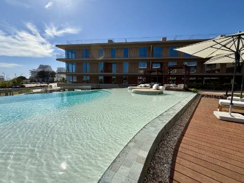 Novo apartamento T2, frente mar - Quarteira