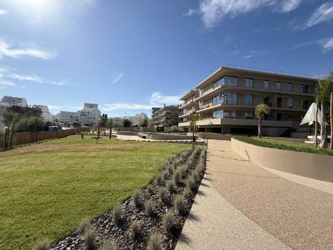 Novo apartamento T2, frente mar - Quarteira
