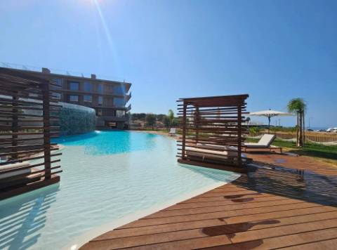 Novo apartamento T2, frente mar - Quarteira