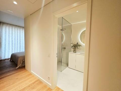 Novo apartamento T2, frente mar - Quarteira