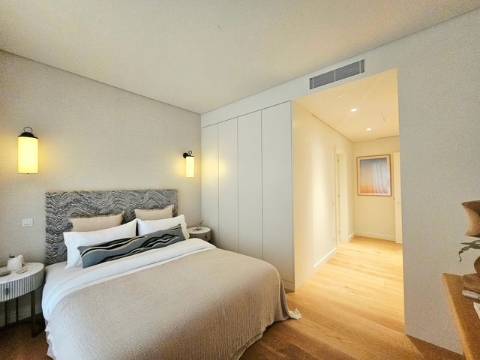 Novo apartamento T2, frente mar - Quarteira