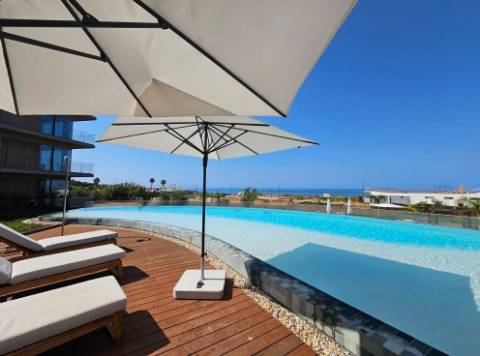 Novo apartamento T2, frente mar - Quarteira