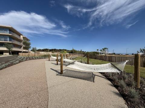 Novo apartamento T2, frente mar - Quarteira