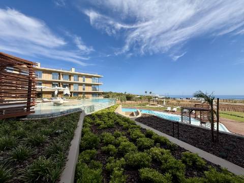 Novo apartamento T2, frente mar - Quarteira