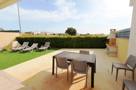 Casa em banda situada num condomínio fechado em Albufeira- Branqueira