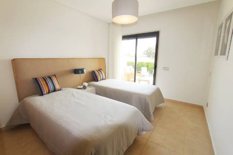 Casa em banda situada num condomínio fechado em Albufeira- Branqueira