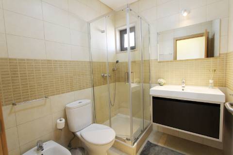 Casa em banda situada num condomínio fechado em Albufeira- Branqueira