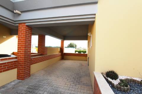 Casa em banda situada num condomínio fechado em Albufeira- Branqueira