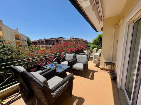 Penthouse T1 com Terraço Espaçoso - Vilamoura