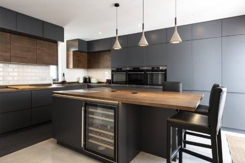 Moradia T4 com piscina e jardim - CONTRATO DE ARRENDAMENTO ANUAL