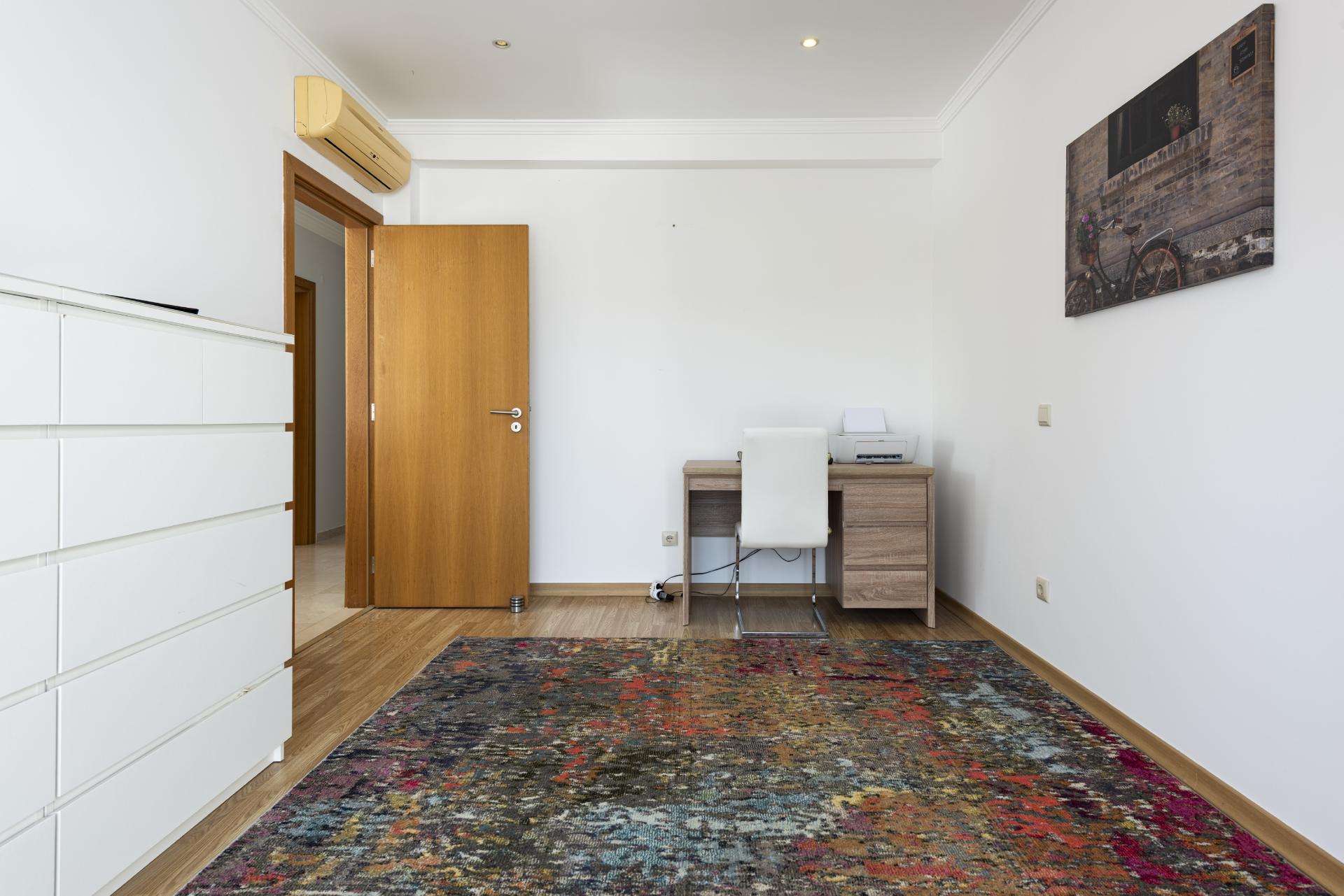 Moradia T4 com piscina e jardim - CONTRATO DE ARRENDAMENTO ANUAL