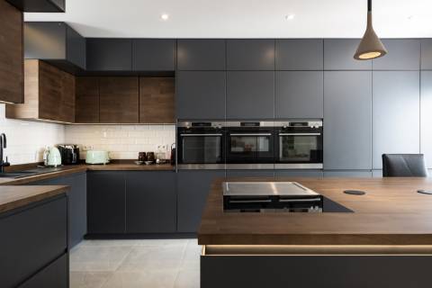 Moradia T4 com piscina e jardim - CONTRATO DE ARRENDAMENTO ANUAL