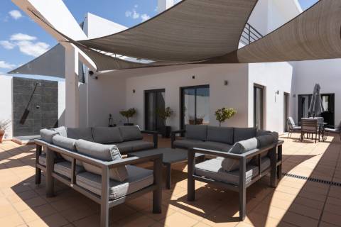 Moradia T4 com piscina e jardim - CONTRATO DE ARRENDAMENTO ANUAL