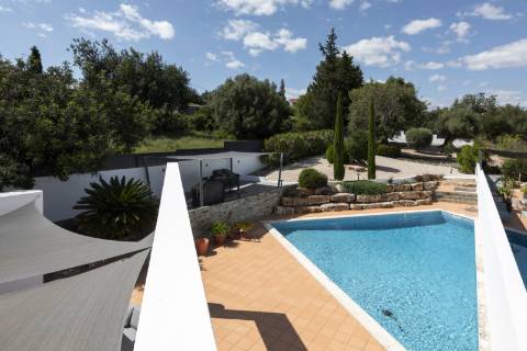 Moradia T4 com piscina e jardim - CONTRATO DE ARRENDAMENTO ANUAL