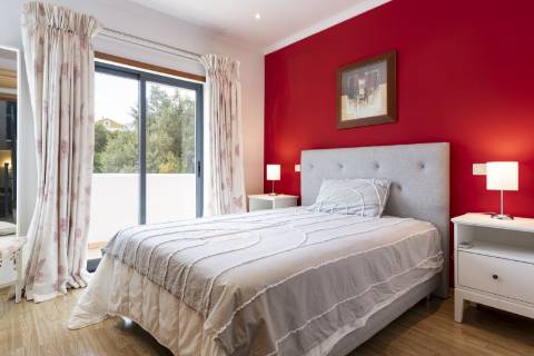 Moradia T4 com piscina e jardim - CONTRATO DE ARRENDAMENTO ANUAL