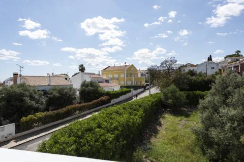 Moradia T4 com piscina e jardim - CONTRATO DE ARRENDAMENTO ANUAL